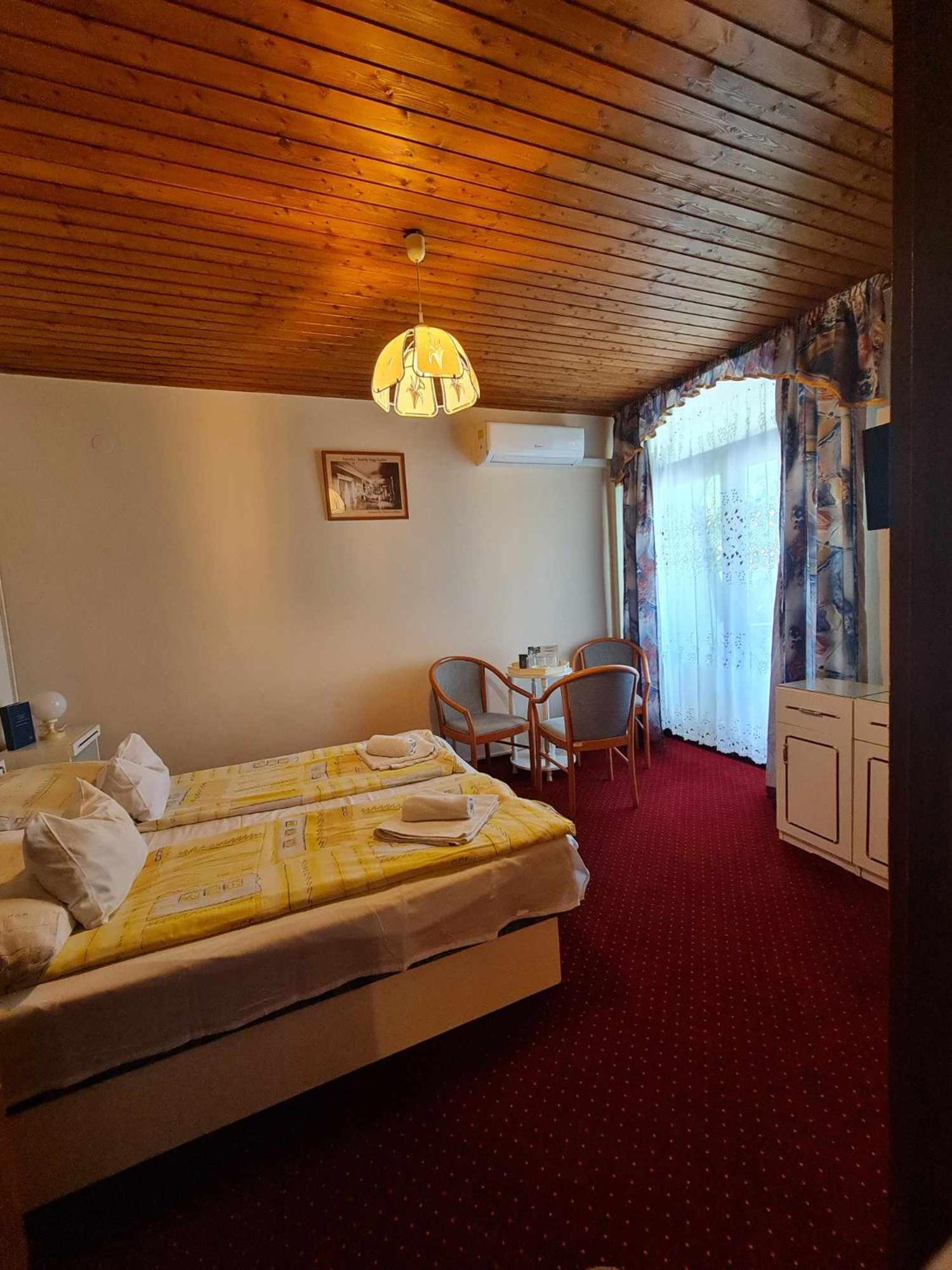 Steinhaus Bed & Breakfast Keszthely Exterior foto
